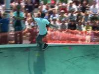 Упасть со скейта