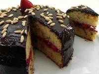 Клубничный пирог с шоколадом