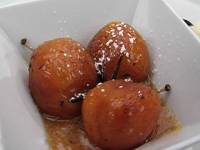 Печеные сливы с ванильным маслом