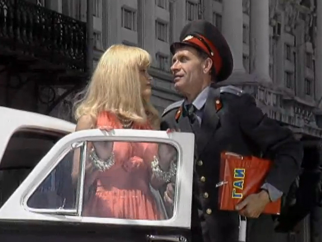 Блондинка за рулем