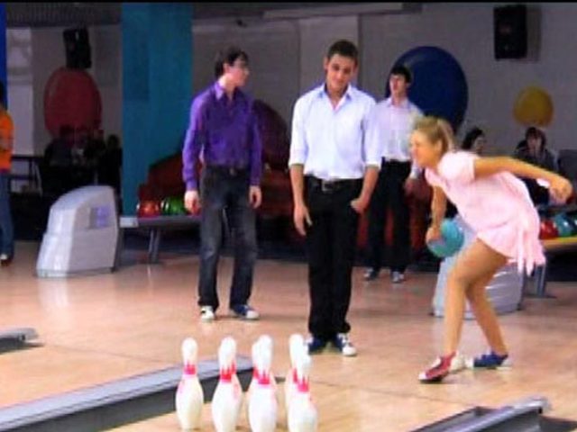 Блондинка и боулинг