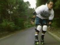 Человек на роликах опасен