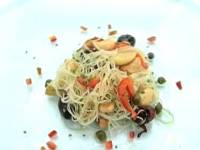 Рисовая лапша с каперсами и кешью