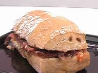 Копченая телятина с соусом