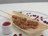 Телятина с кунжутом на палочке