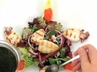 Горячий салат с кальмаром