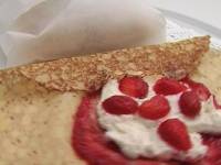 Блинчики со сливочным сыром и клубникой